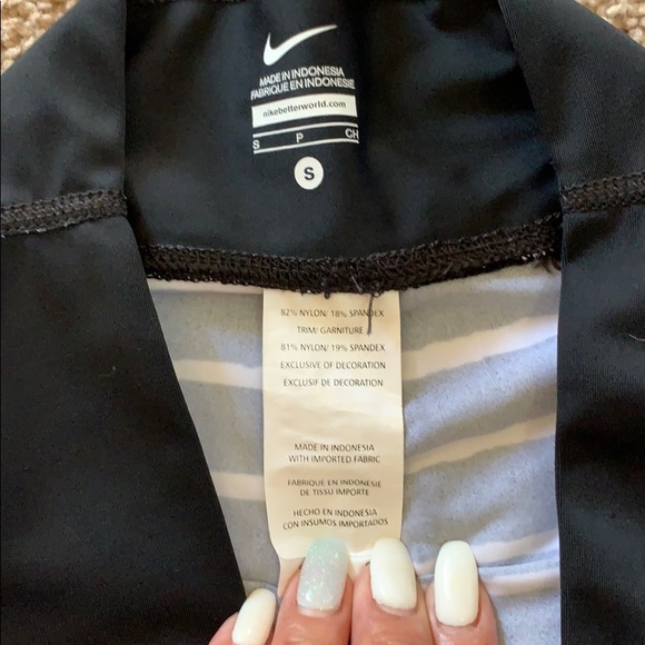 Nike capri workout leggings - Picture 4 of 4